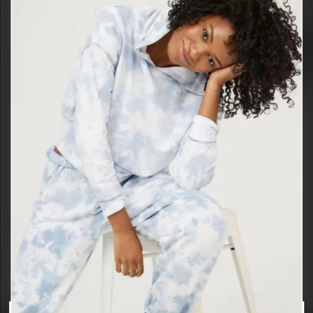 Aerie Offline medium cozy cropped tie dye blue hoodie